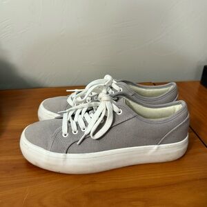 Cushionare Tag Low Top Canvas Sneaker Grey White Memory Foam Insole Platform 8.5